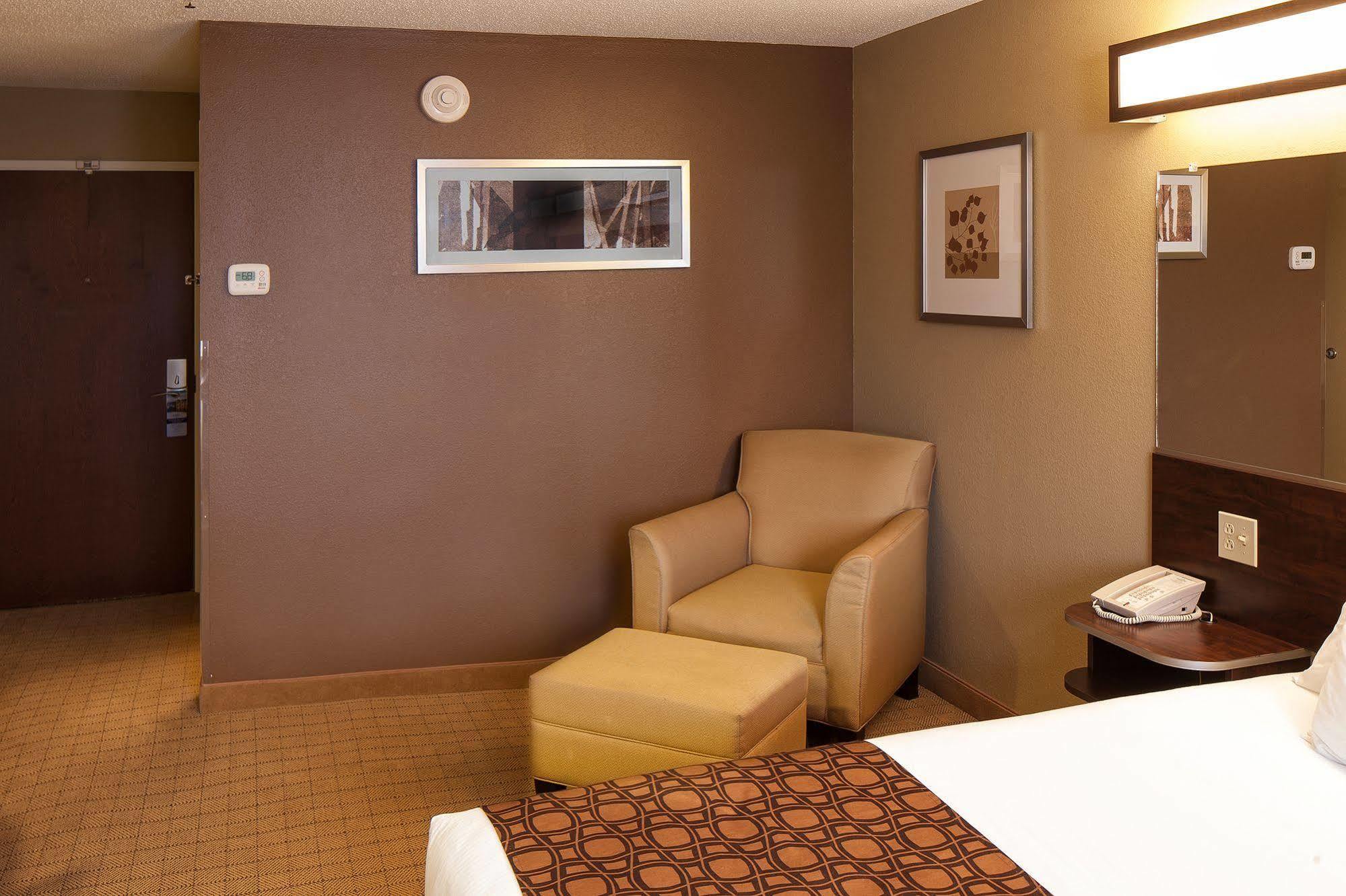 Microtel Inn & Suites By Wyndham St Clairsville - Wheeling St. Clairsville Εξωτερικό φωτογραφία
